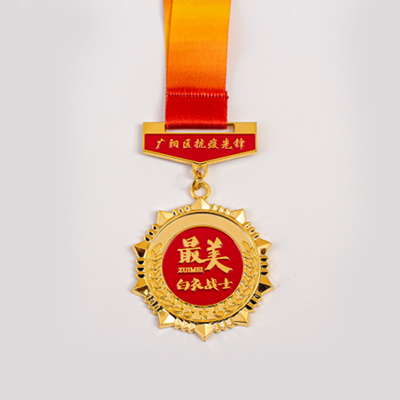 最美白衣戰(zhàn)士徽章