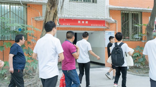 <b>同成長，齊奮進！自貢雙胞胎兄弟雙雙報考成都新華</b>
