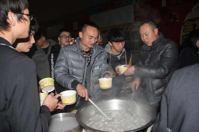 做湯圓，猜燈謎，嗨到停不下來