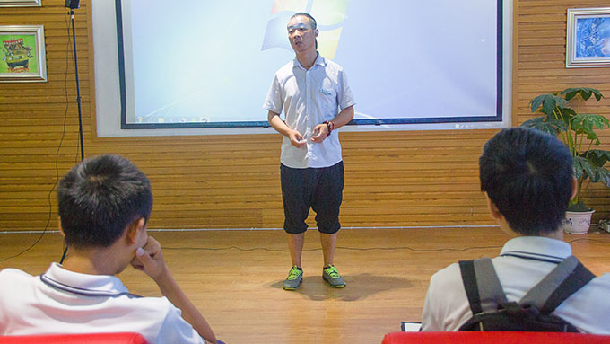 不一樣的開班儀式，體驗VR科技之旅