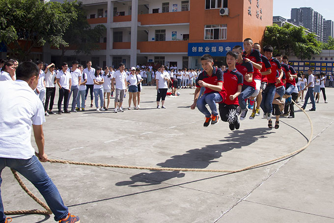 趣味運(yùn)動(dòng)會(huì)，老師和同學(xué)們都玩嗨了！
