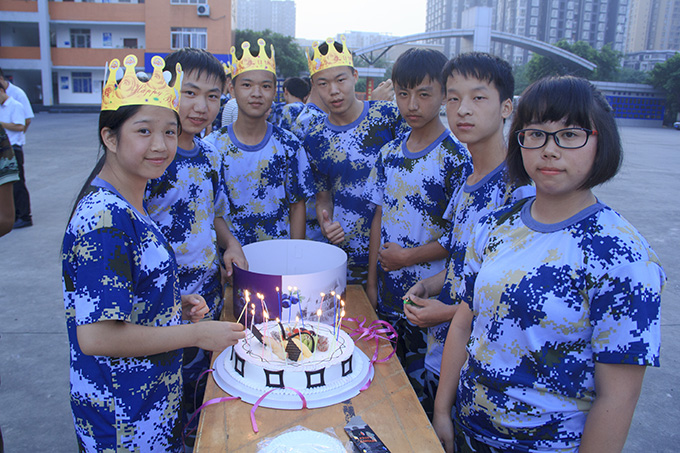 全校生日大party，新華有你更精彩