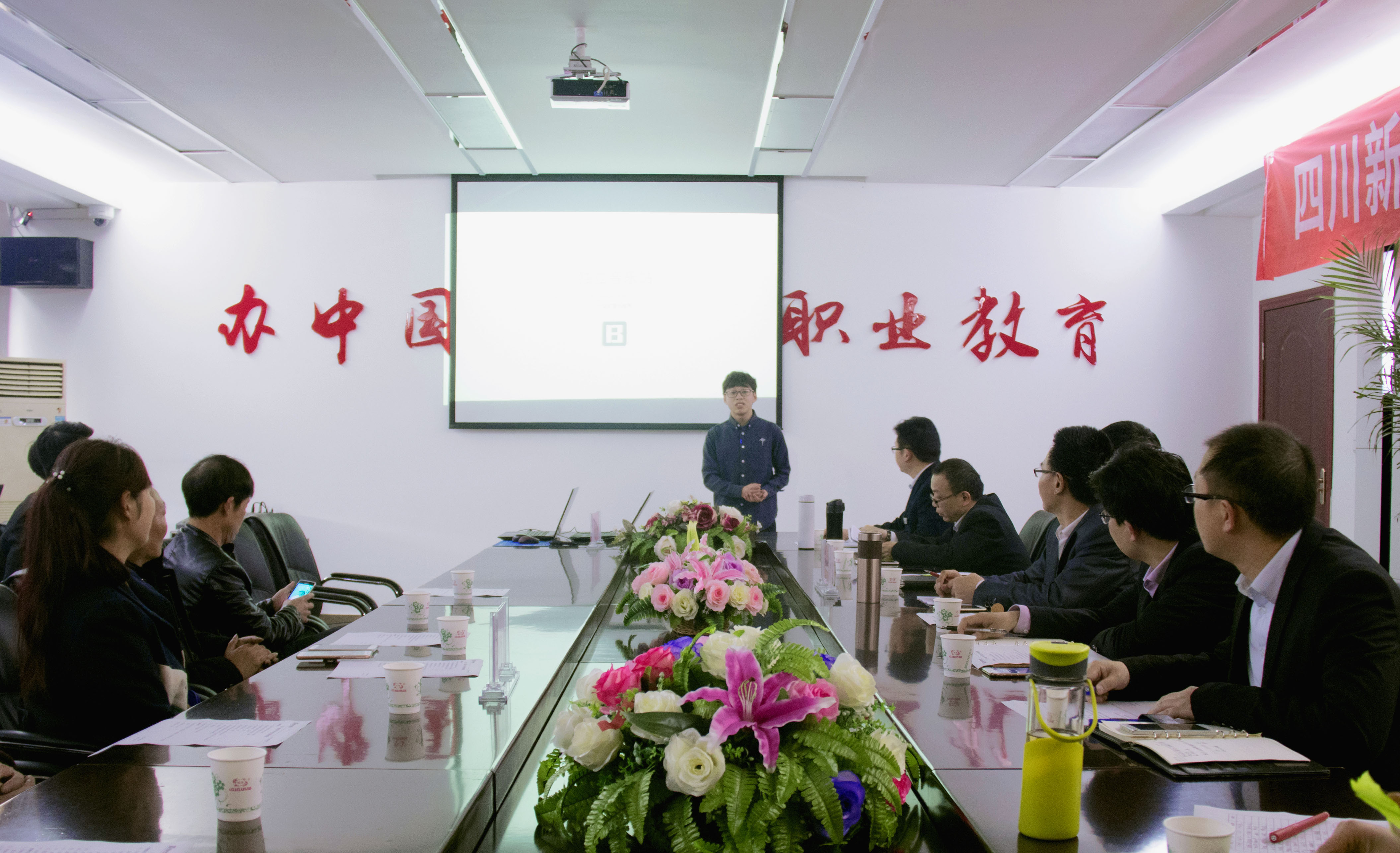 幸福就是，畢業(yè)答辯時(shí)有父母的見(jiàn)證
