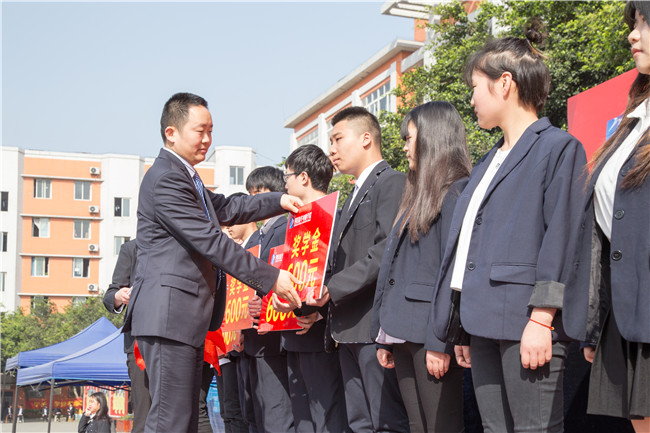 畢業(yè)了：感恩母校，放飛夢想！