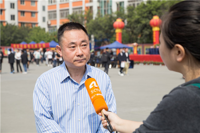 IT人才供需洽談會(huì)：100多家企業(yè)，“職”為新華