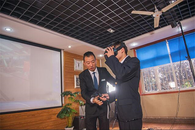 競技時代CEO李金龍老師已抵蓉，下午開講！