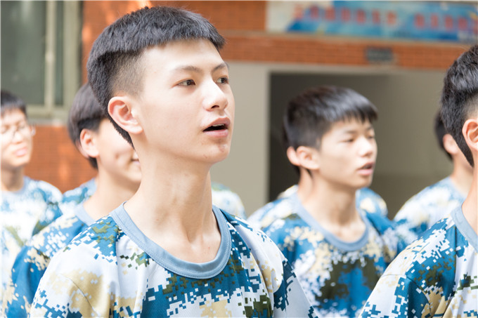 歌聲嘹亮，唱響17級(jí)秋季第一批新生軍訓(xùn)