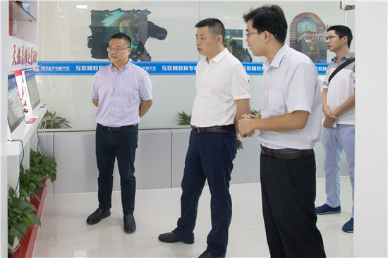  區(qū)人力資源和社會保障局、就業(yè)局領(lǐng)導蒞臨我院視察