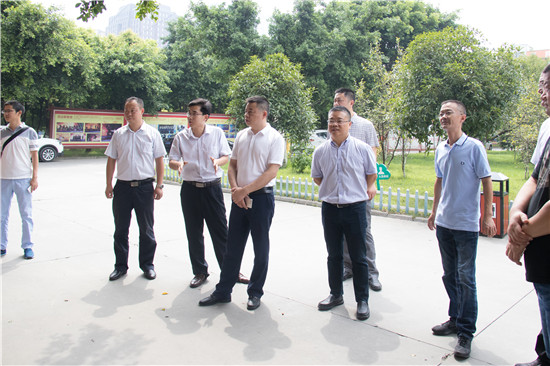  區(qū)人力資源和社會保障局、就業(yè)局領(lǐng)導蒞臨我院視察