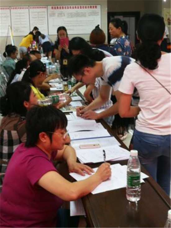 四川就業(yè)局開(kāi)展2017年高校畢業(yè)生大型專場(chǎng)招聘會(huì)