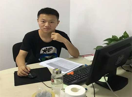 因?yàn)樗拇ㄐ氯A，我走上了向上的人生