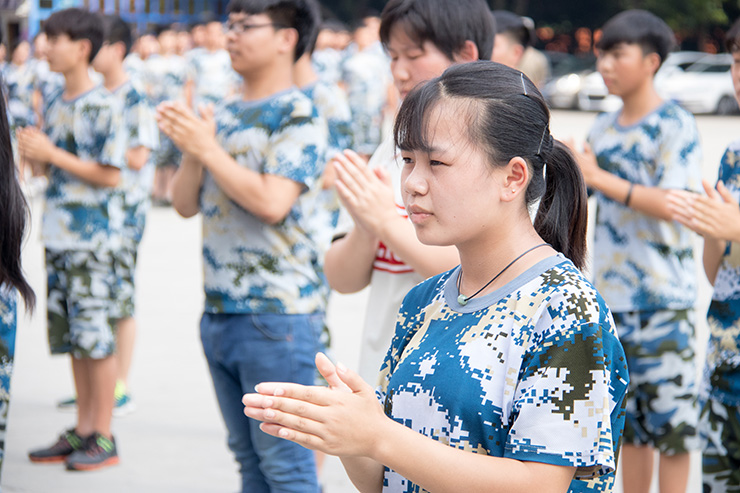 秋季軍訓(xùn)會操完滿結(jié)束，新生面貌煥然一新