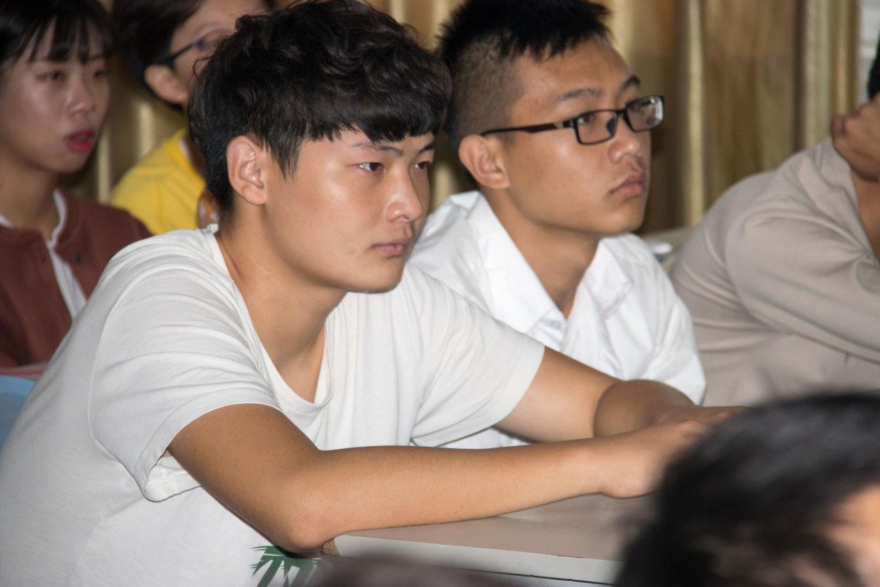 近距離接觸互聯(lián)網(wǎng)電商企業(yè)CEO、探索未來發(fā)展路