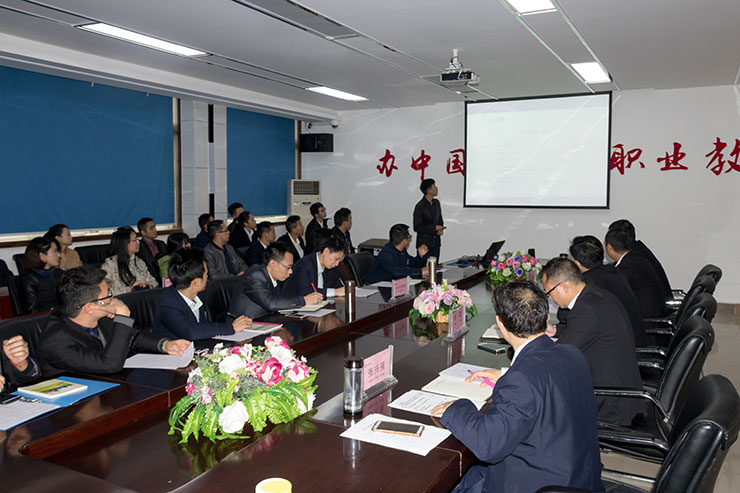 我院舉辦畢業(yè)生答辯會(huì)，隆重邀請家長前來旁聽