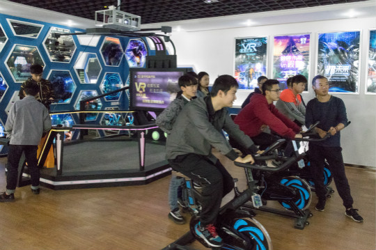 VR體驗，智能科技盛宴獲學(xué)子熱捧