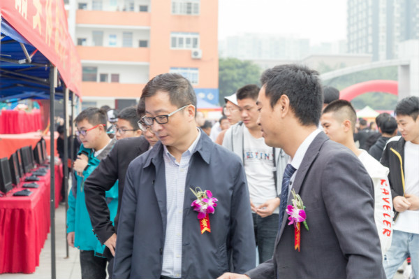 成都市就業(yè)服務(wù)管理局領(lǐng)導(dǎo)出席我院秋季雙選會