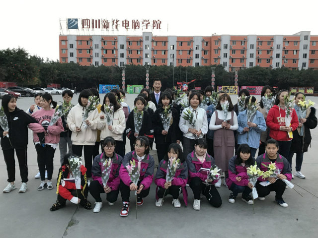 向陽(yáng)而立 滿懷憧憬 執(zhí)著前行