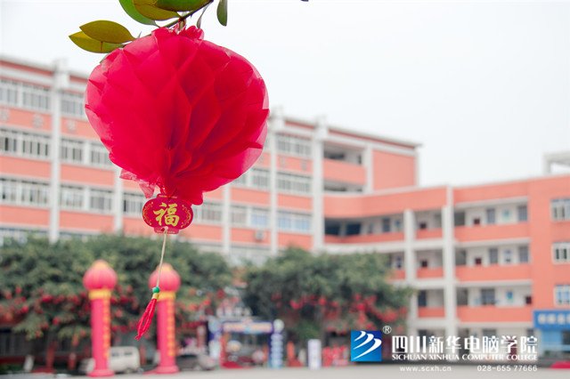 看臉時(shí)代的零零后，如何擺脫枷鎖、負(fù)重前行