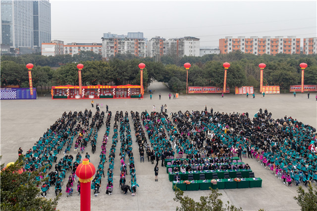 職業(yè)技能人才迎來(lái)春天， 新華如何讓萬(wàn)千學(xué)子畢業(yè)即就業(yè) 