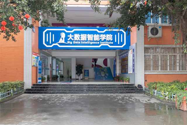 技能+學(xué)歷！職校生為何在就業(yè)市場越來越受歡迎