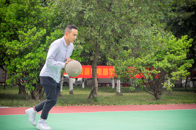 高中輟學(xué)，看“職場小白”如何“技能在手，天下可走”