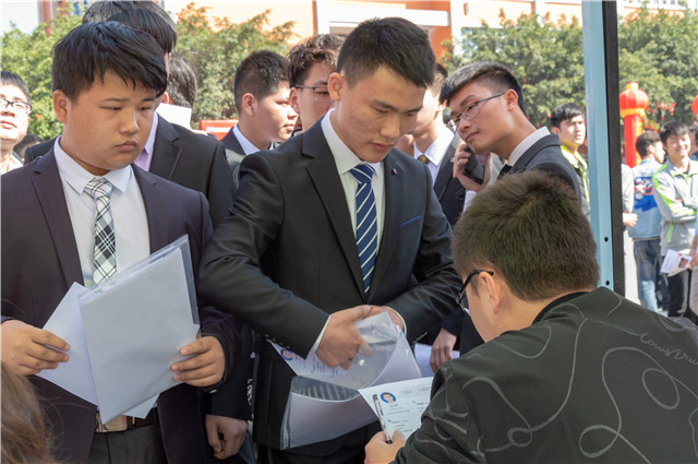 2019四川新華春季畢業(yè)生供不應(yīng)求，逆襲史上最難就業(yè)季節(jié)
