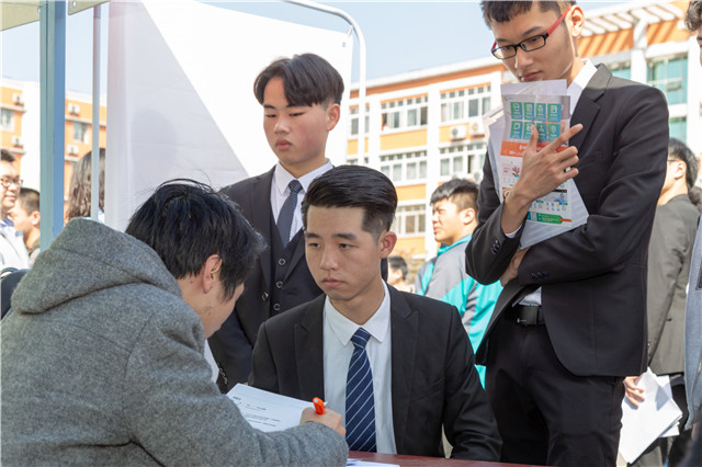 2019四川新華春季畢業(yè)生供不應(yīng)求，逆襲史上最難就業(yè)季節(jié)