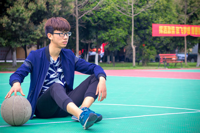 打工太辛苦，選擇新華學(xué)技能，命運(yùn)能否改變？