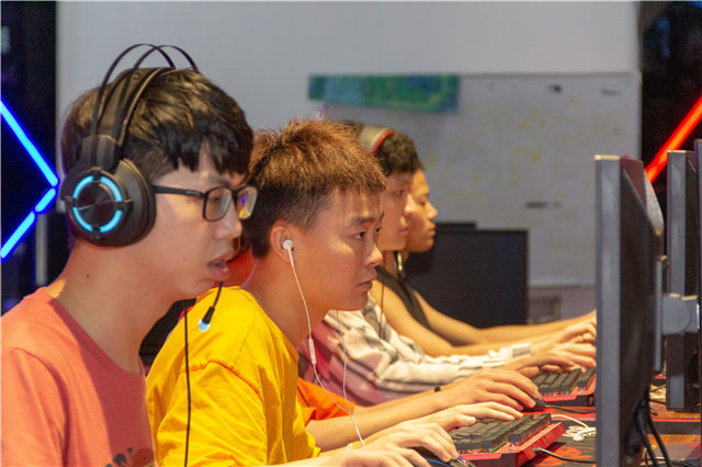 EEST《英雄聯(lián)盟》全國競技大賽成都站，冠軍花落誰家？
