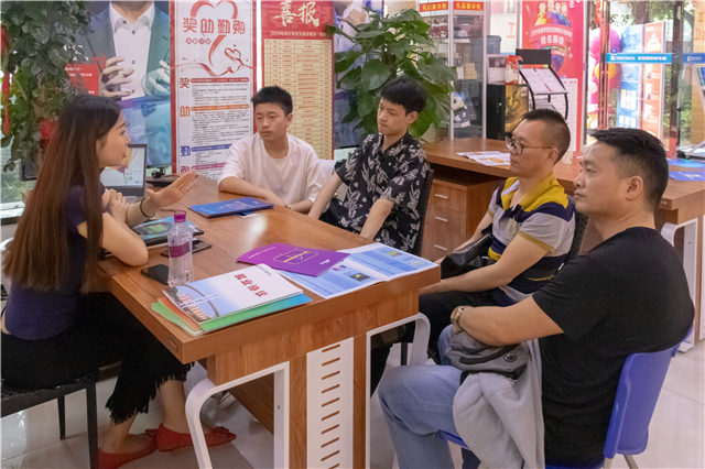 四川新華秋招火爆進(jìn)行中，每個(gè)孩子的夢(mèng)想都值得被善待