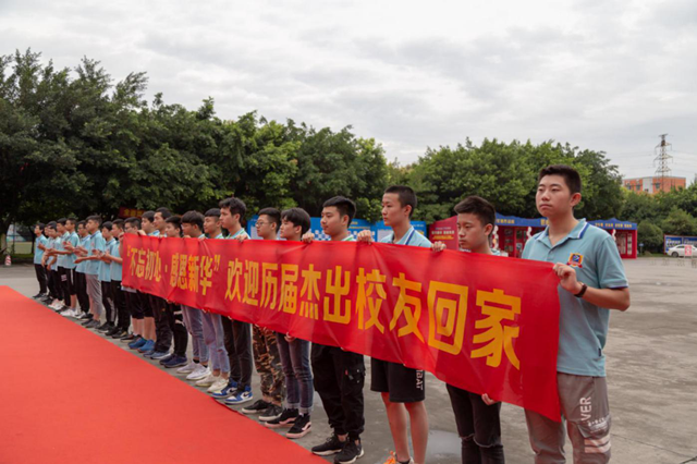 【媒體關(guān)注】新華就業(yè)保障體系，助力新華學(xué)子成就事業(yè)！