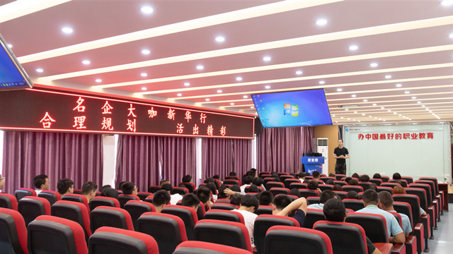 辦好職業(yè)教育，教學(xué)我們是認(rèn)真的！名企大咖新華行