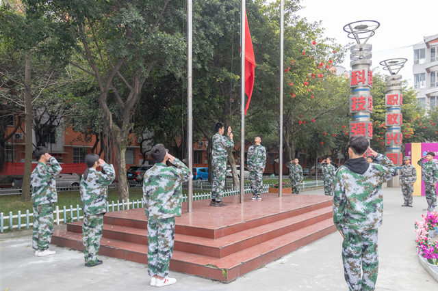 退伍不褪色，轉(zhuǎn)業(yè)不轉(zhuǎn)志！用技能武裝續(xù)寫軍人不凡！