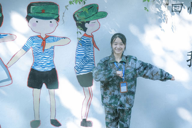 【讓蝴蝶飛過滄?！坑鲆娦氯A，遇見十里桃花