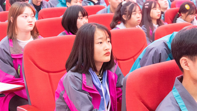 成都人社新華行，助力技能人才夢起航