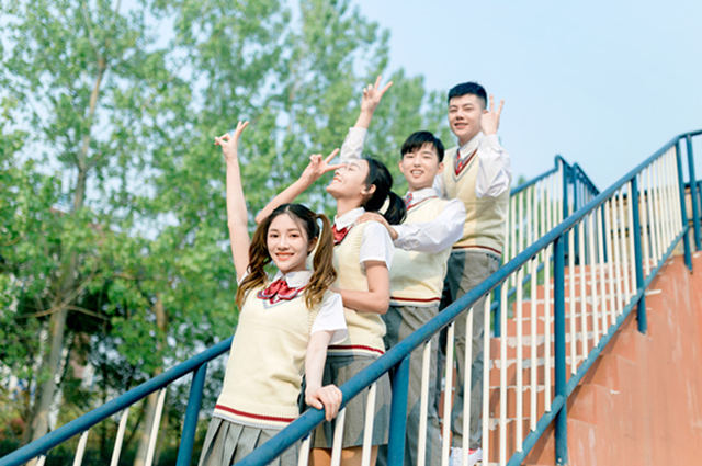 “畢業(yè)季”來臨，同學(xué)們?nèi)绾螌?shí)現(xiàn)就業(yè)無憂？