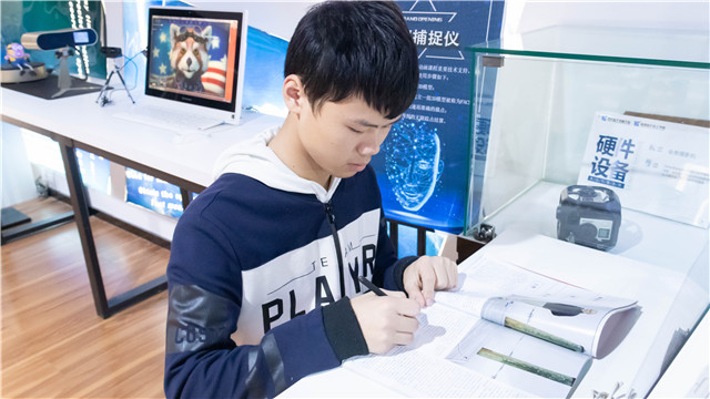 曾忠瑞:換個(gè)方式逆襲成“學(xué)霸”