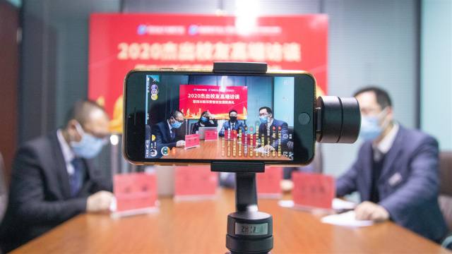 榮譽校友牽手母校，助力更多學子圓夢新華