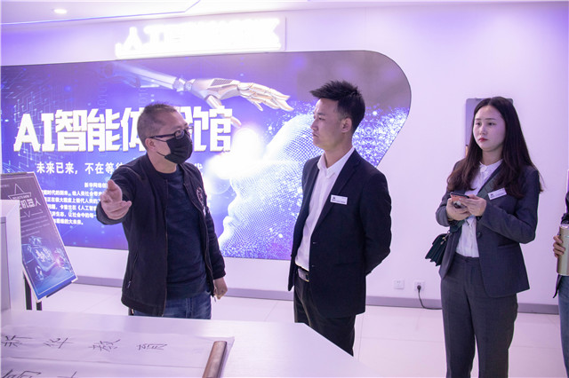 就業(yè)季，多家企業(yè)走進(jìn)新華搶訂人才