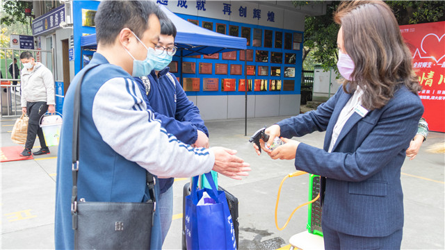 開學(xué)啦！四川新華迎來第一批返校學(xué)子