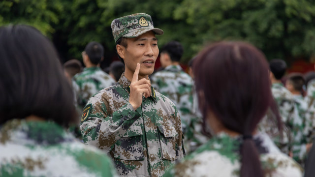 新生的第一課，軍訓生活打響了新生活的第一槍！