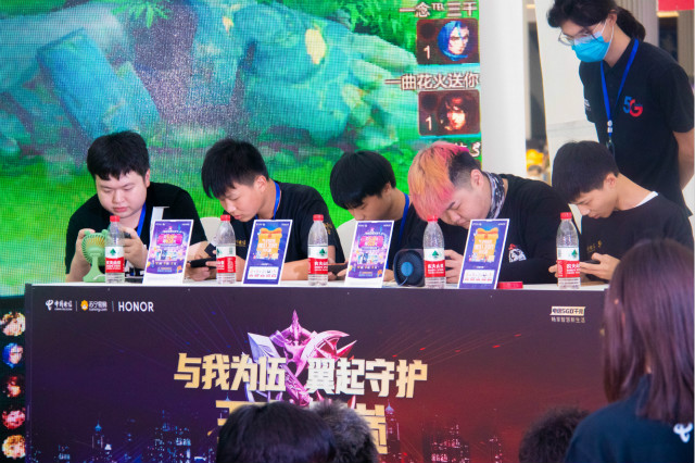電競少年又雙叒叕奪得冠軍，新華行走中的冠軍！