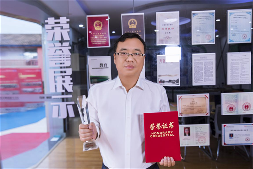 愛(ài)與責(zé)任、匠心育人 ▎新華十大匠師，有你認(rèn)識(shí)的嗎？
