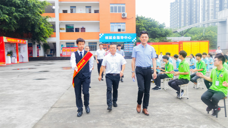 2020“紅色青春·魅力校園”四川新華勵志獎學(xué)金頒獎典禮盛大舉行！