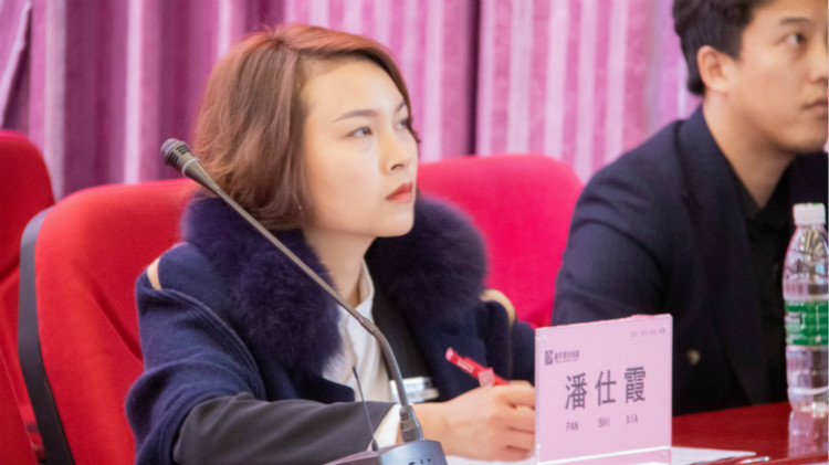 求職面試時(shí)容易膽怯？四川新華現(xiàn)場模擬面試！