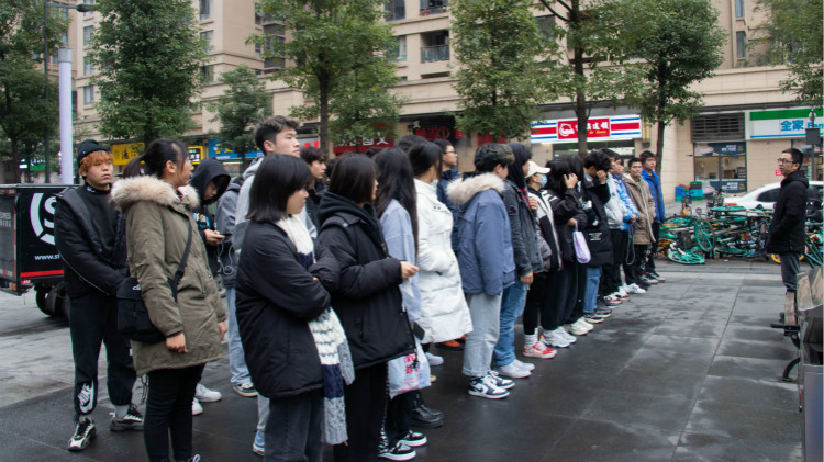 名企研學(xué)游，新華學(xué)子走進(jìn)電子商務(wù)公司！