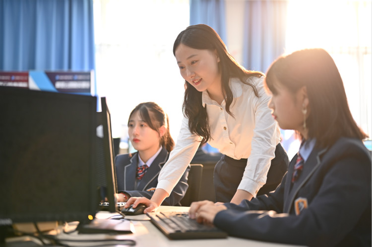 【新華專業(yè)說】—人工智能空前火爆，盤點(diǎn)新華人工智能專業(yè)教學(xué)和就業(yè)
