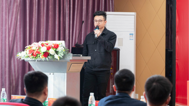 “互聯(lián)筑夢 創(chuàng)贏未來”2021四川新華春季人才預定會盛大啟動