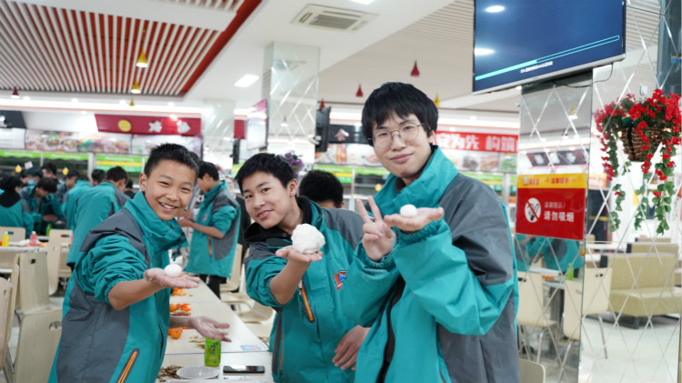 師生鬧元宵，四川新華陪你一起過大年！