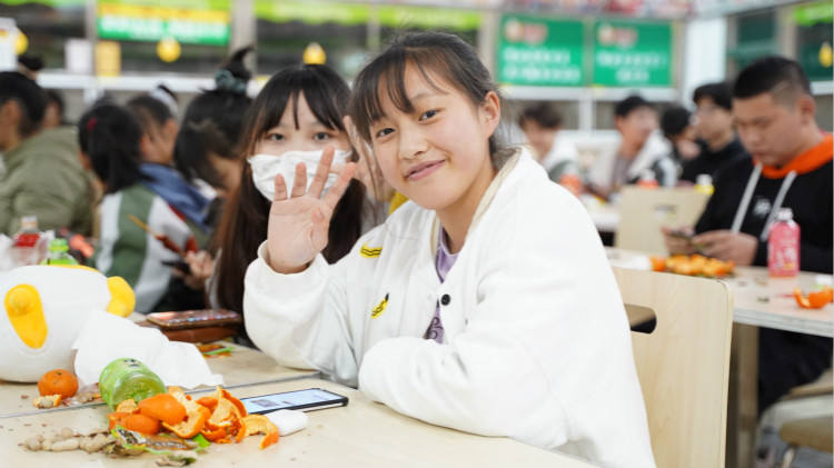 師生鬧元宵，四川新華陪你一起過大年！